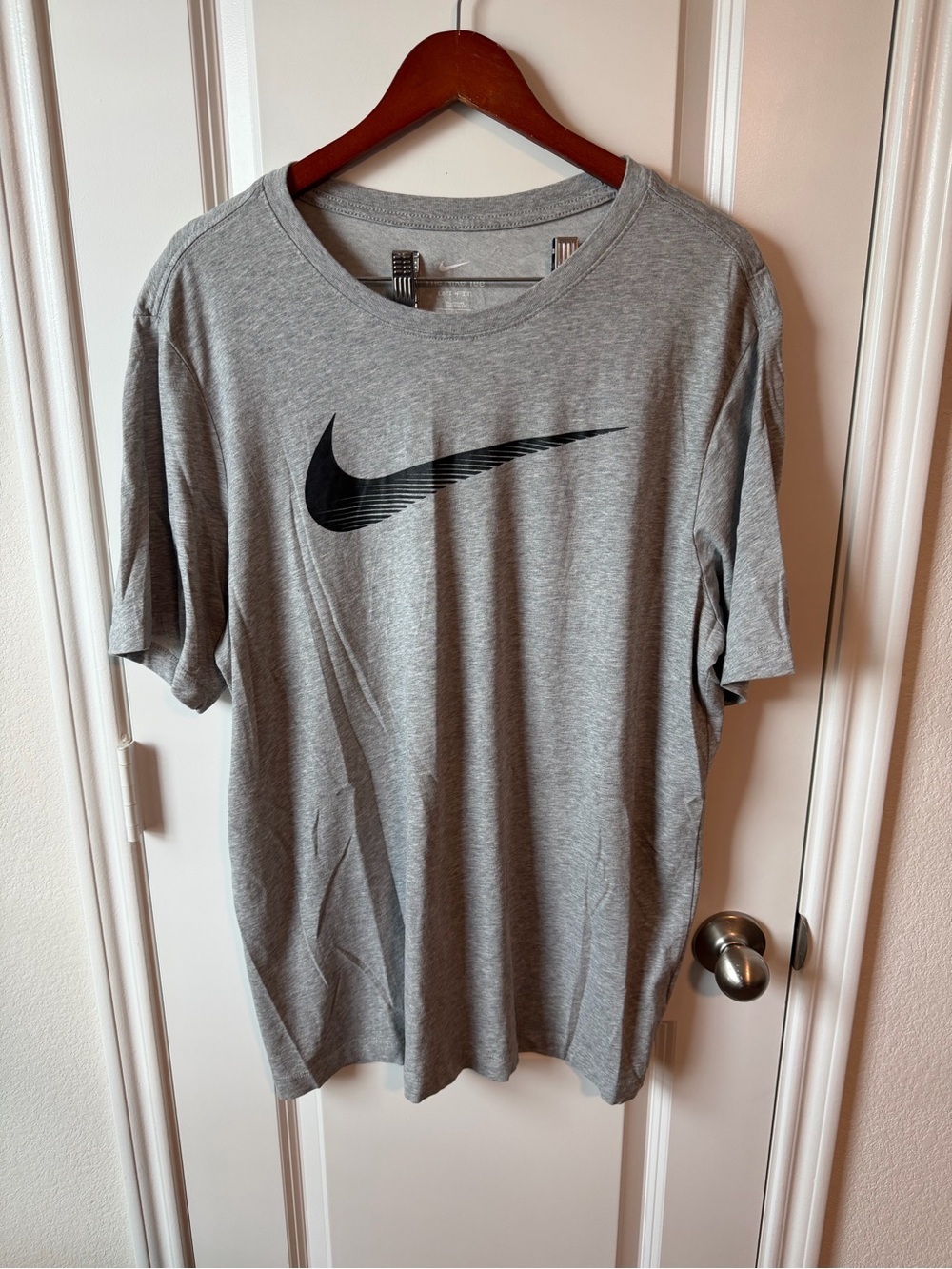 ⚡️Nike Men's Gray Swoosh Logo T-Shirt
